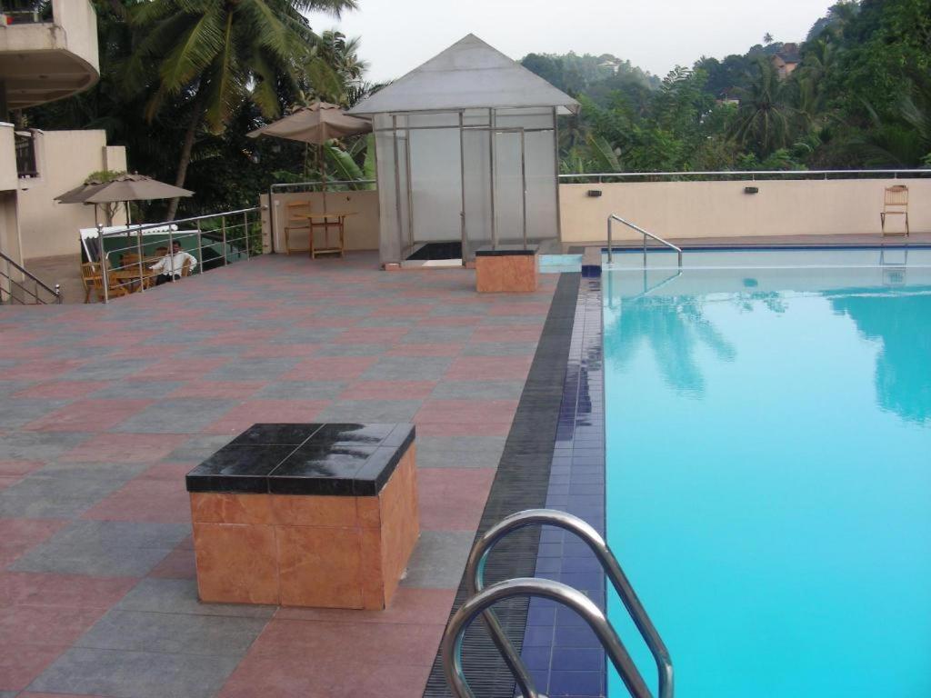Devon Hotel Kandy Bagian luar foto