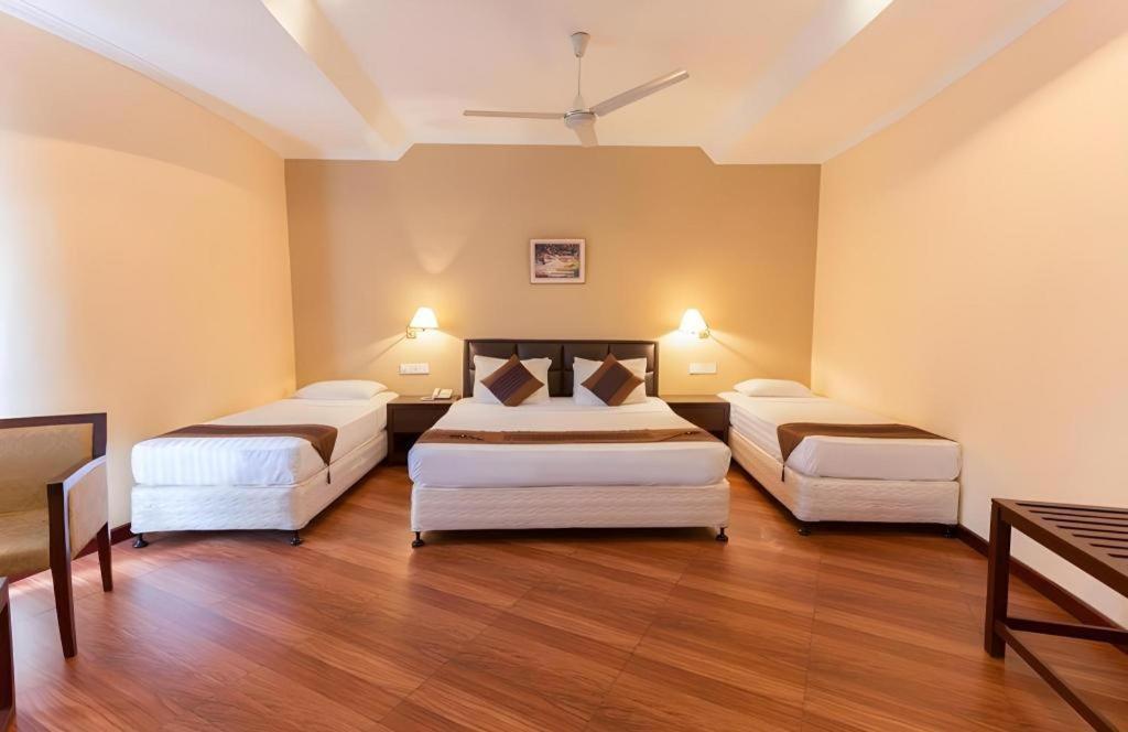Devon Hotel Kandy Bagian luar foto