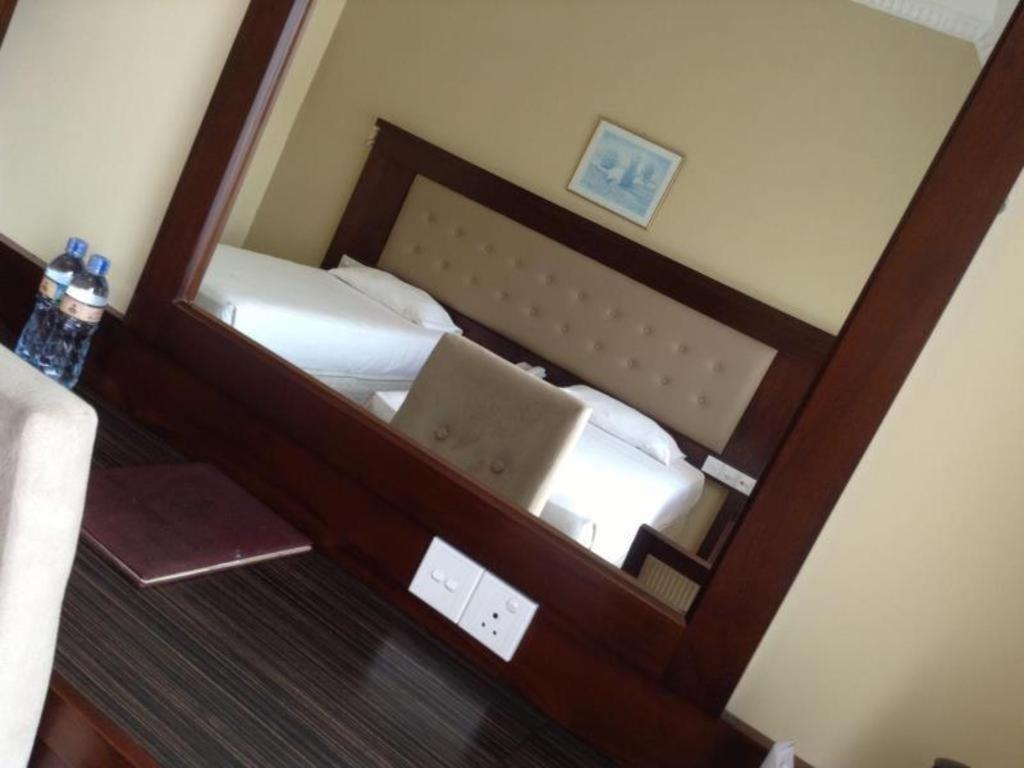 Devon Hotel Kandy Bagian luar foto