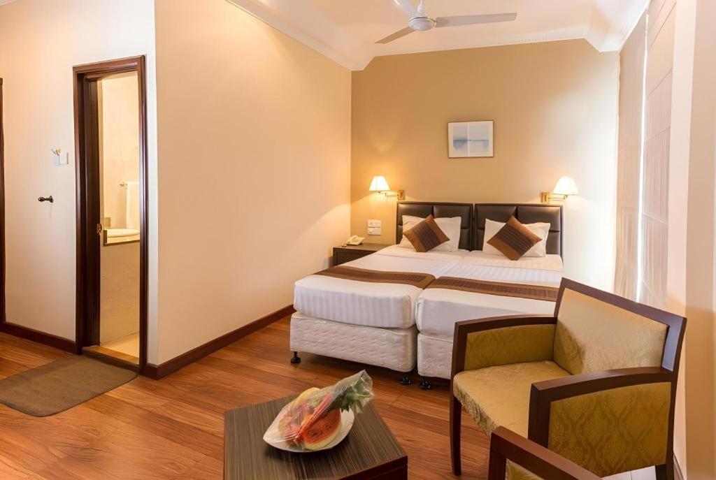 Devon Hotel Kandy Bagian luar foto