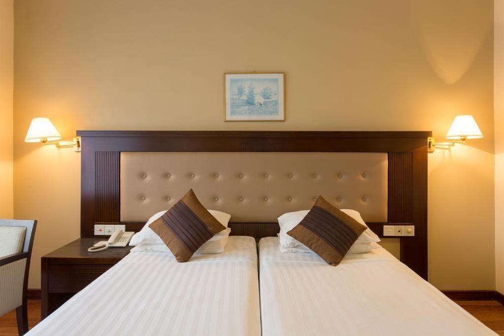 Devon Hotel Kandy Bagian luar foto